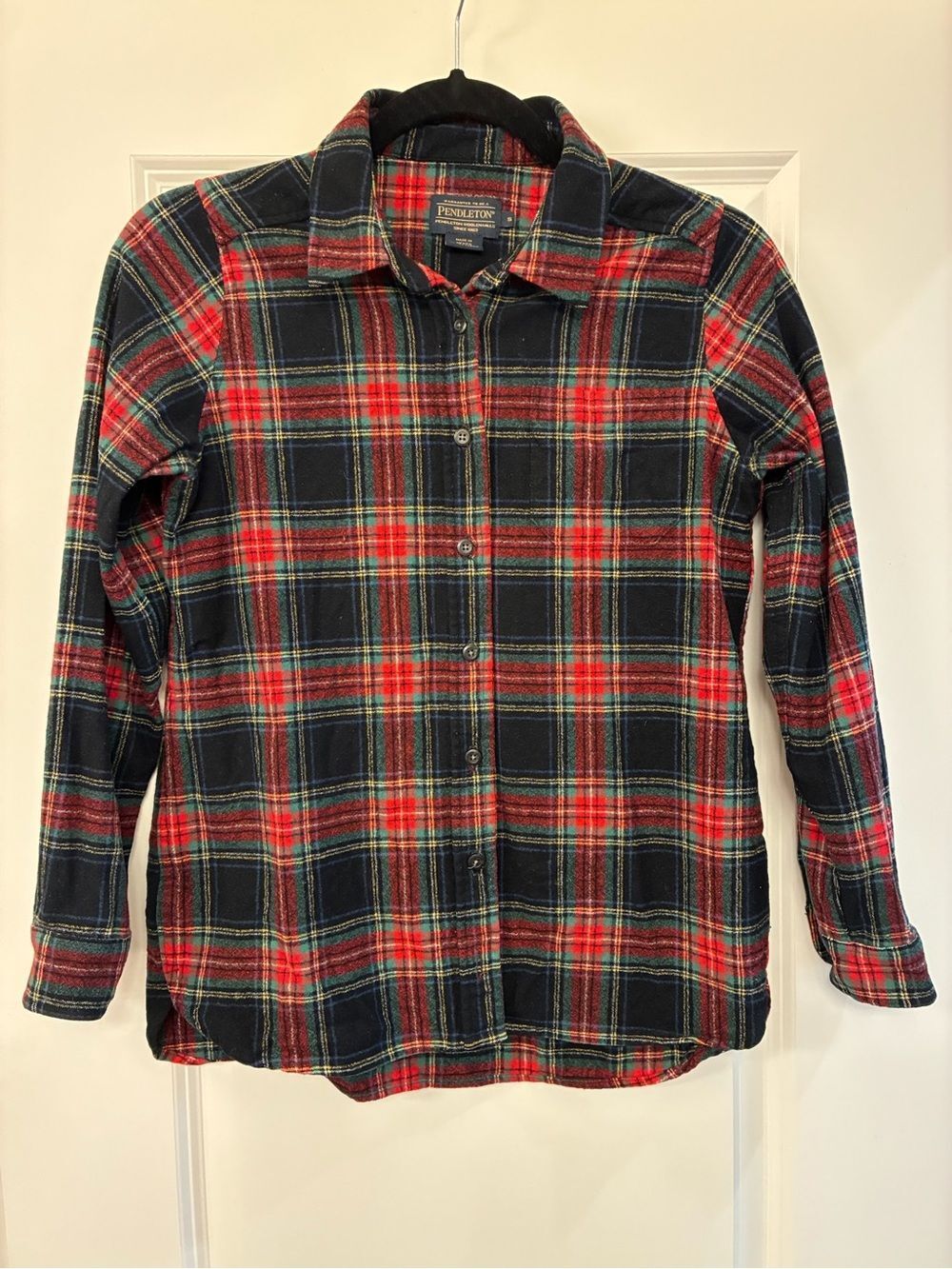 PENDLETON 100% Virgin Wool Red Black Green Plaid Button Up Shirt Women’s Small